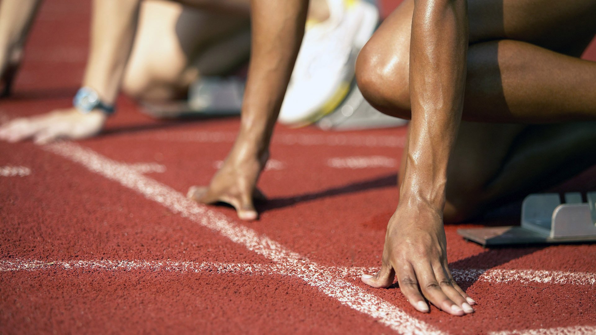 爱游戏电竞-女子接力第四棒后程发力引关注，女子接力4乘200