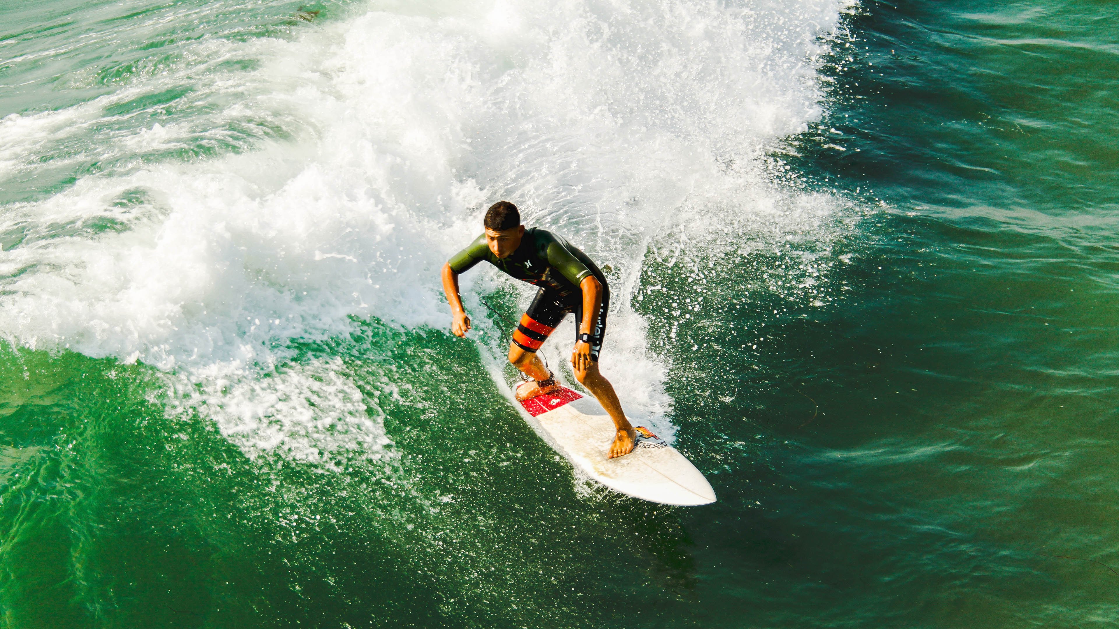 蒙彼利埃前场抢断直接转化成攻势，蒙彼利埃主炮